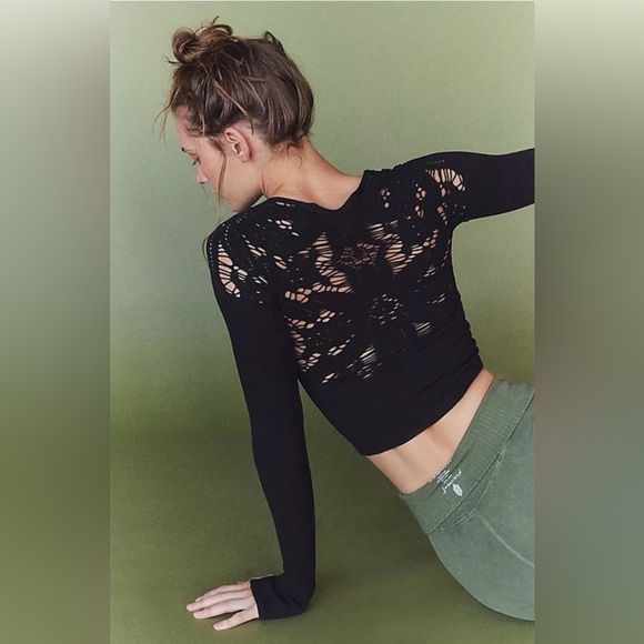 NWT FP Movement Happiness Runs Floral Long Sleeve XS/S Black - Picture 2 of 7